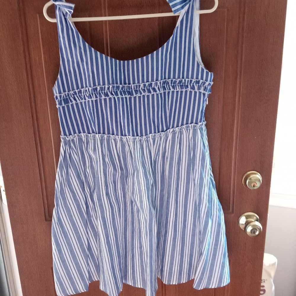 Romeo and Juliet Couture, size L, blue and white lined cotton dress